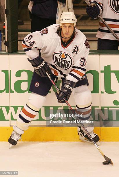 Ryan Smyth of the Edmonton Oilers skates with the puck against the Dallas Stars during the preseason NHL game on September 20, 2005 at American...