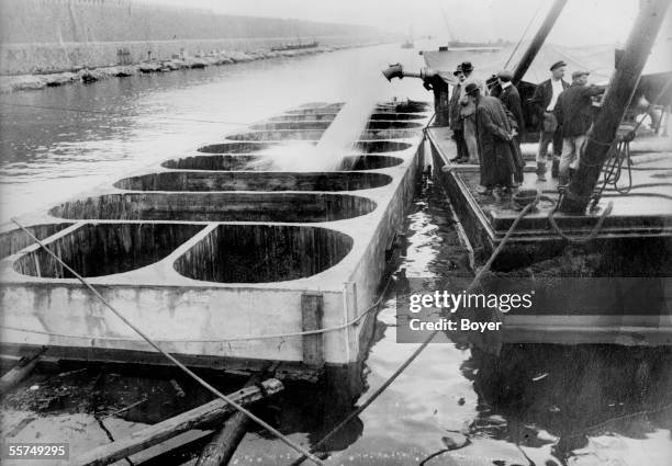 Construction of the dyke of the Madrague. Marseille , about 1930.