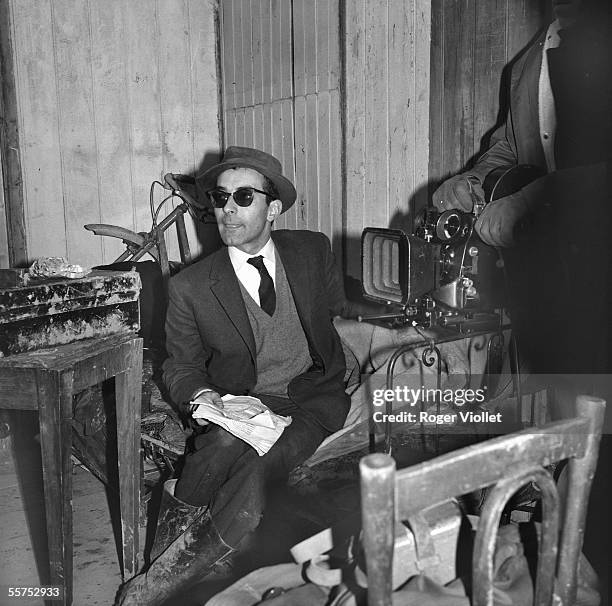 Jean-Luc Godard, French director. Shooting of the "Police-customs officers". December 1962. ADR-061014.