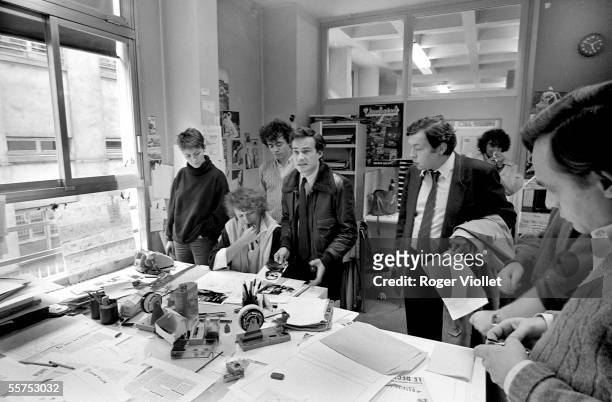 Reunion of the editorial staff of the newspaper "Liberation" supervised by Jean-Marcel Bouguereau, chief editor, in the centre. Paris, September 27,...