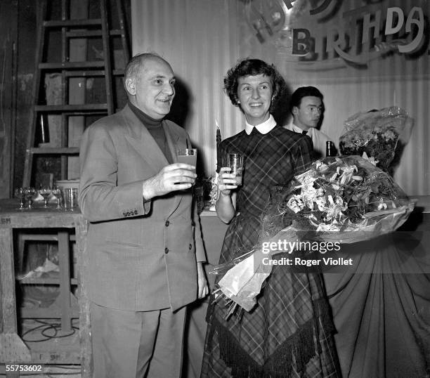 The director Georges Lampin and the Betsy Blair, the American actress, during the shooting of "Rencontre a Paris ". On 1955. ADR-304-012.