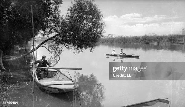 Saint-Maur-des-Fosses . Boating on the Marne. By 1910. LL-95 Reserve.