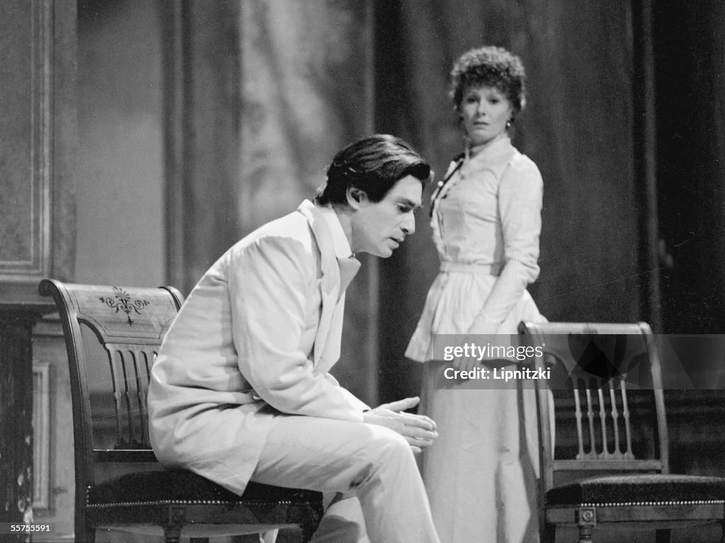 Delphine Seyrig and Sami Frey in Delphine Seyrig and Sami Frey in