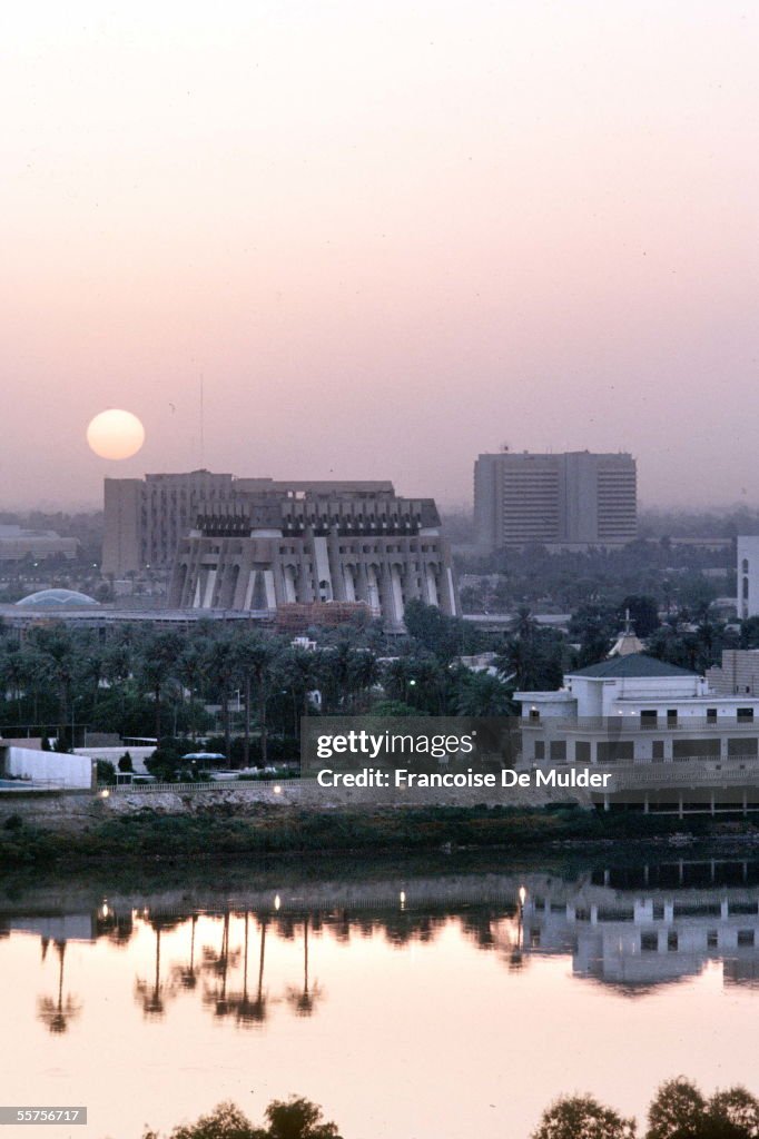 Baghdad (Iraq). The edges of the Tiger, in Septemb