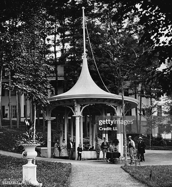 Saratoga Springs . Kiosk of the thermes of the source Washington, about 1870-1875. LL-10179B stereo.