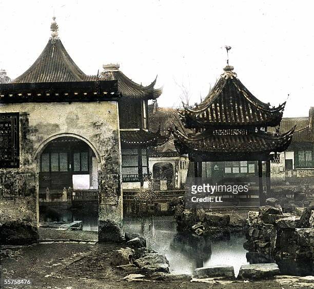 Shanghai . Yuyuan, garden of the mandarin Yu, by 1860. RVB-03945.