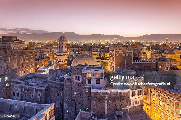 fairytale sunrise in the old town of sana'a - sana stock-fotos und bilder