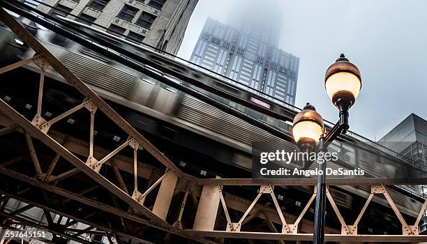 chicago l moving - elevated train stock pictures, royalty-free photos & images