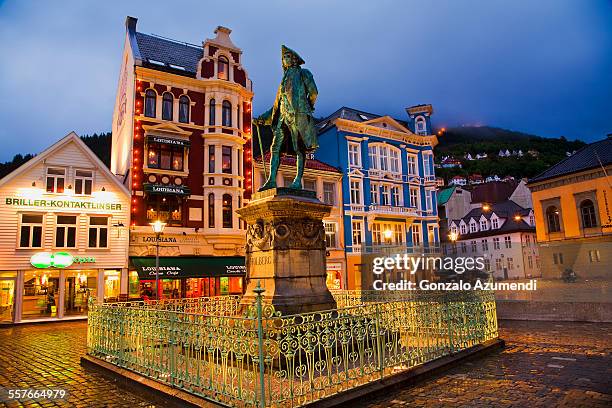 holberg statue in bergen - bergen foto e immagini stock