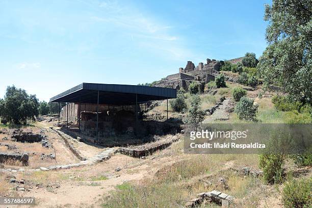 ruins of the munigua (mulva) - iñaki respaldiza stock-fotos und bilder