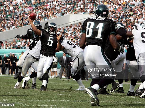 Quarterback Donovan McNabb of the Philadelphia Eagles throws a pass to wide receiver Terrell Owens against the Oakland Raiders during their game on...