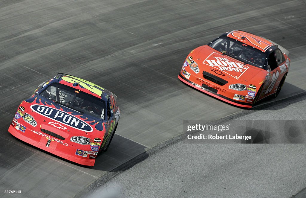 Mbna Racing Jeff Gordon, driver of the Hendrick Motorsports DuPont Chevrolet ...