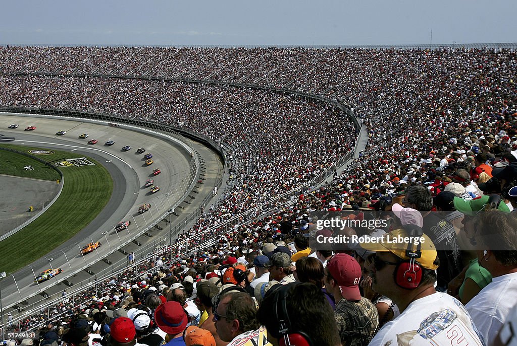 Mbna Racing A general view of the track is seen during the NASCAR Nextel Cup ...