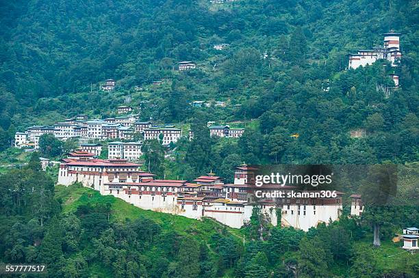 trongsa dzong at trongsa bhutan - trongsa district fotografías e imágenes de stock