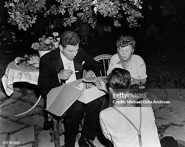Actor Lionel Stander eats dinner at an event in Los Angeles, California.