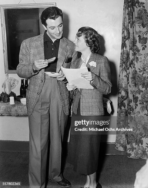 Actor Robert Taylor poses with actress Janet Gaynor in Los Angeles, California.