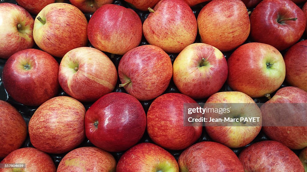 Red apples