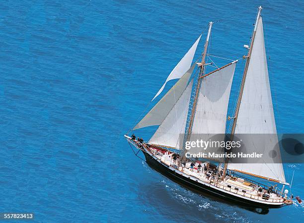 the schooner ocean star in shallow waters off anegada island. - anegada stock-fotos und bilder