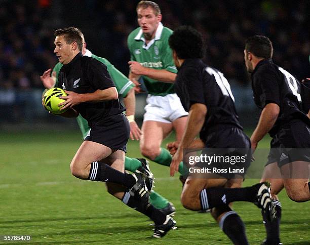 Andrew Mehrtens makes a break supported by Doug Howlett and Aaron Mauger , during the All Blacks 156 win over Ireland in the first rugby test at...