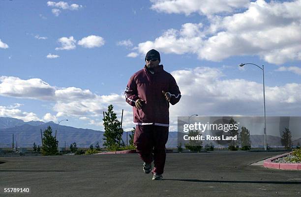 David Tua wraps up against the desert chill on a training run near the Tuaman camp at Mt Charleston, north of Las Vegas. Tua is scheduled to fight...