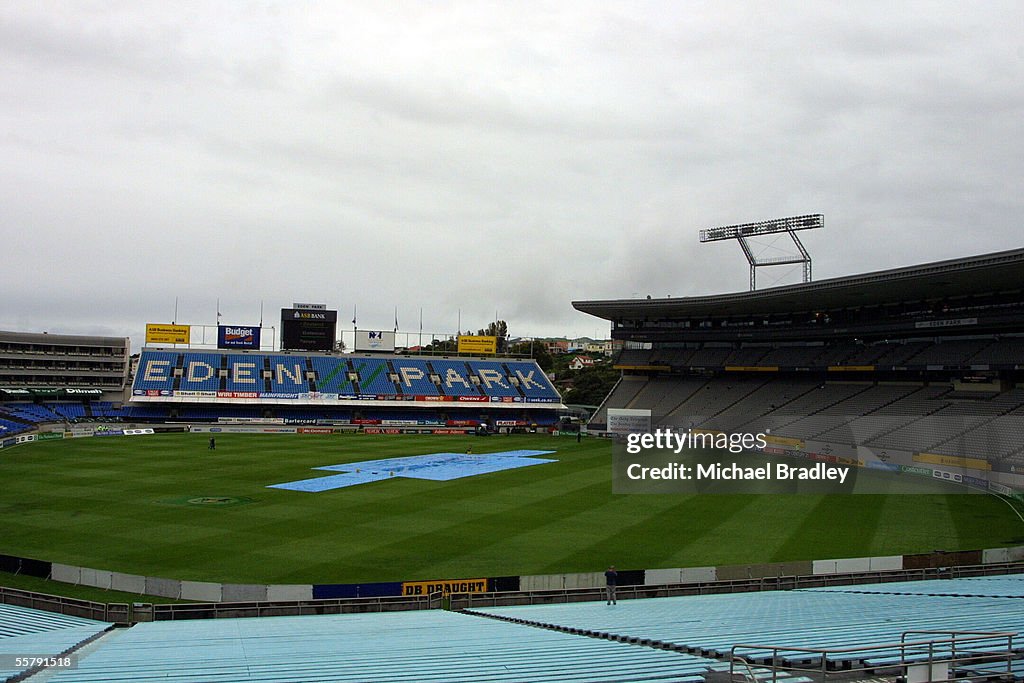 Heavy overnight Rain has delayed the start play on