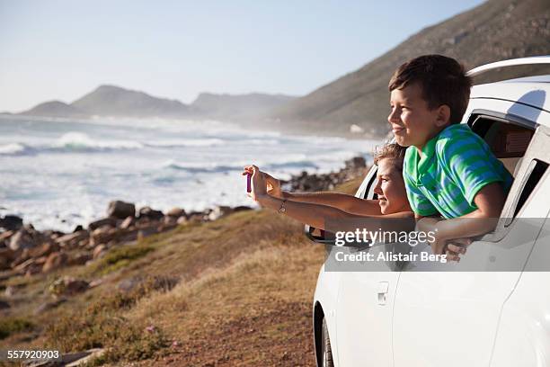 family looking out of car on holiday together - 車　子供　アフリカ ストックフォトと画像