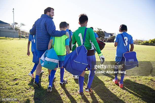 boys soccer team preparing for a game - coaching stock-fotos und bilder