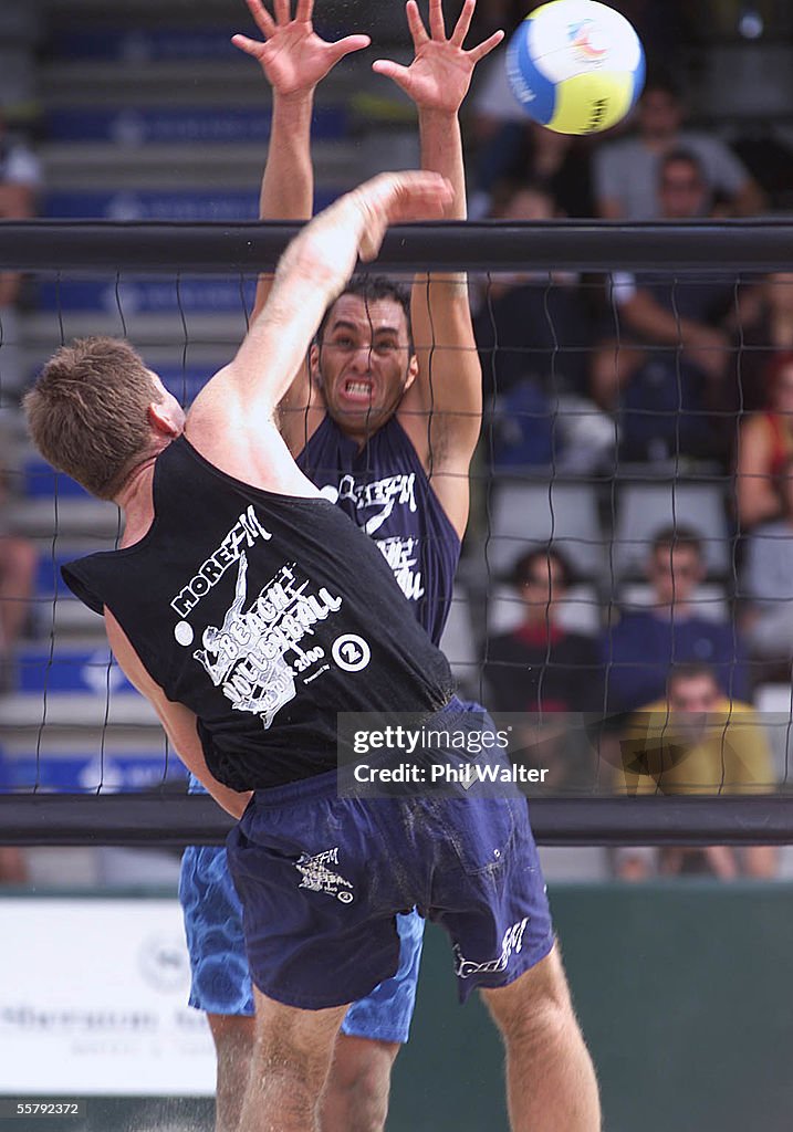 Nick Hannemann (USA) fends off a spike from Julien