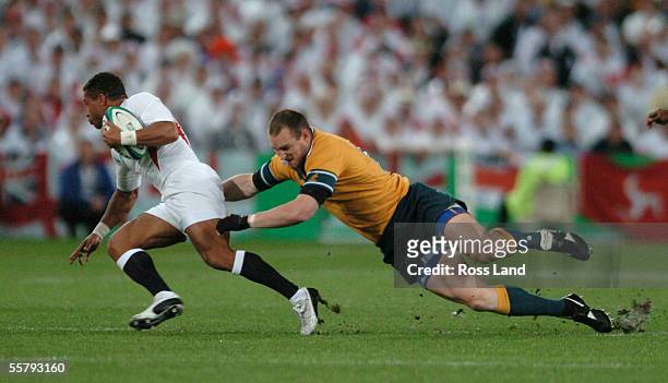 Jason Robinson runs through the tackle of Stirling Mortlock during Englands 2017 win over Australia in extra time in the Rugby World Cup 2003 final...