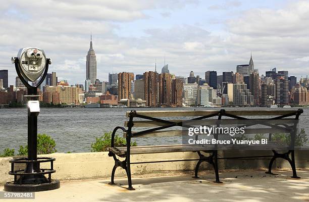 skyline of midtown manhattan - williamsburg new york city stock-fotos und bilder