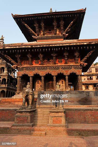 vishwanath temple - durbar square stock pictures, royalty-free photos & images