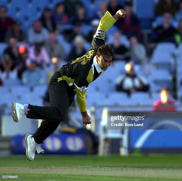 Fast Bowler Symbol Fastest Bowler Photos and Premium High Res Pictures - Getty Images