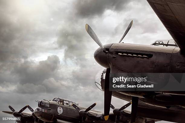 lancaster bomber aircraft - seconda guerra mondiale foto e immagini stock