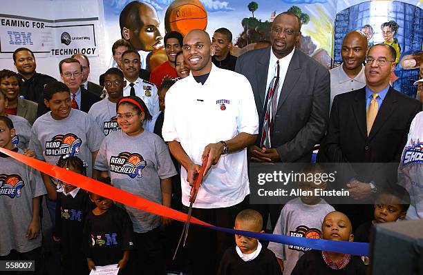 Jerry Stackhouse of the Detroit Pistons and basket ball Hall of Famer Bob Lanier cut the ribbon on the Read to Achieve reading/computer room...