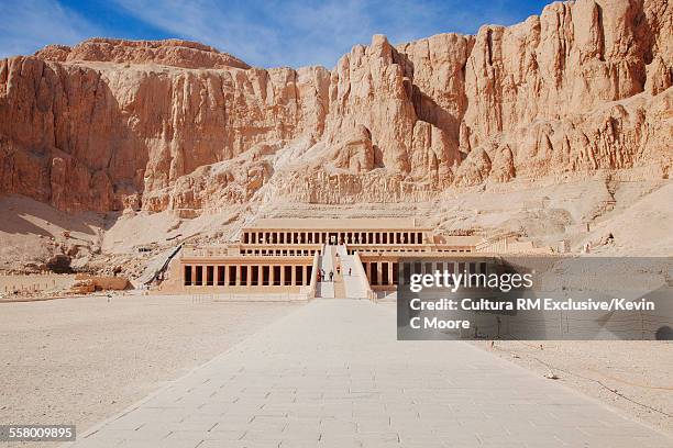 hatshepsut temple, deir el bahari, theban necropolis, egypt - valle de los reyes fotografías e imágenes de stock