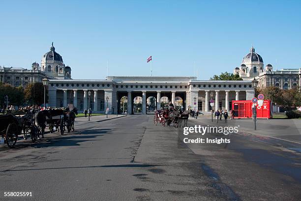 Fiaker in front of the Burgtor of the Hofburg Imperial Palace, Vienna , Austria