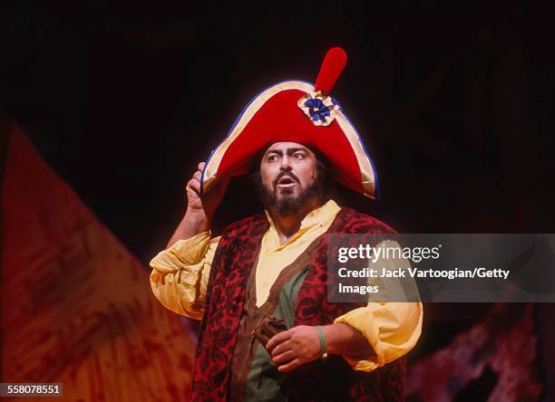 Italian tenor Luciano Pavarotti performs in the Metropolitan Opera/John Copley production of 'l'Elisir d'Amore' at the final dress rehearsal prior to...