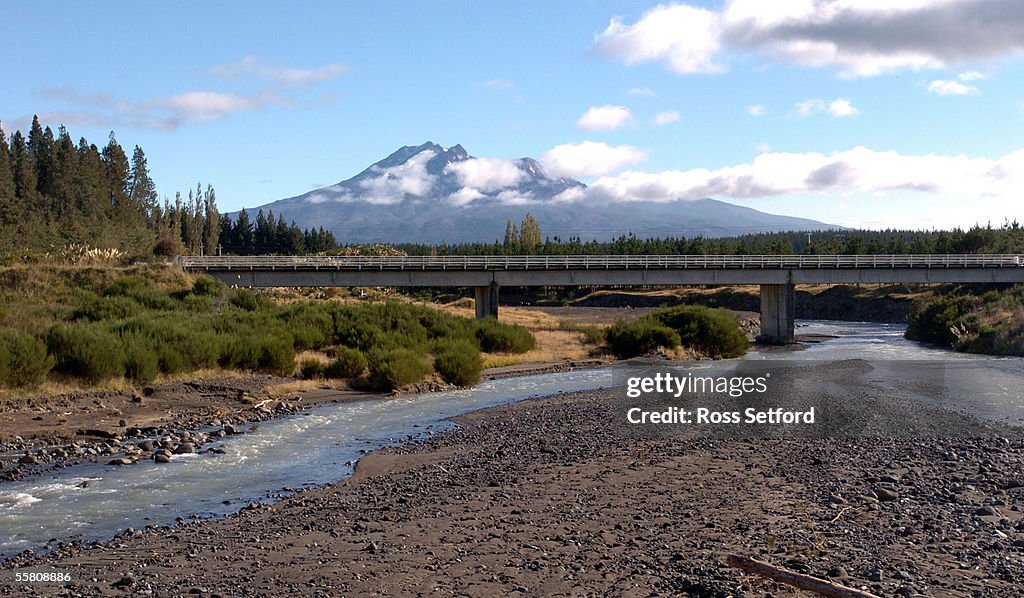 Tagwirei Bridge The Tangiwai road bridge over the Whangaehu River, Ohakune, New... News ...