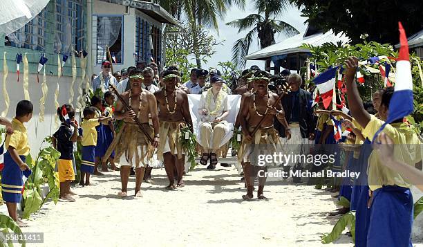 Prime Minister Helen Clark is carried through Fakaofo, Tokelau Sunday 08 August 2004 during a two day visit to the Tokelau after the finish of the...