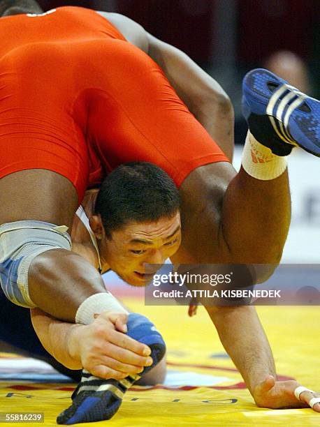 Chinese Liang Li fights against Alexis Rodriguez of Cuba during their free style 120 kg category match of the World Wrestling Championships in...