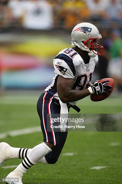 Bethel Johnson of the New England Patriots returns a kick against the Pittsburgh Steelers at Heinz Field on September 25, 2005 in Pittsburgh,...