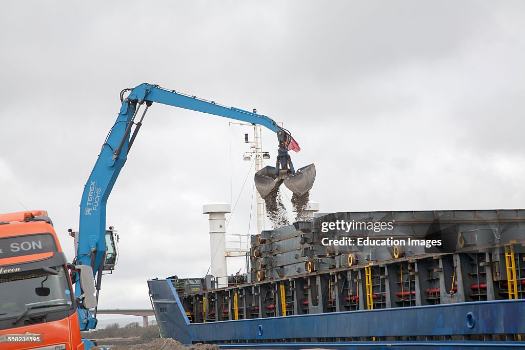 Preloading Ship Ship loading of the bulk carrier Zita on the River Torrridge, at the ...