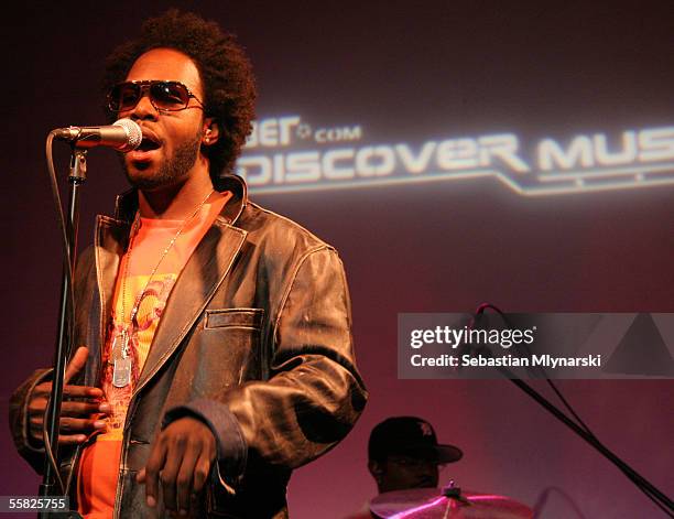 Singer Dwele performs at the Virgin Records showcase at S.O.B.'s on September 28, 2005 in New York.