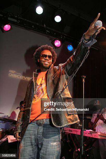 Singer Dwele performs at the Virgin Records showcase at S.O.B.'s on September 28, 2005 in New York.