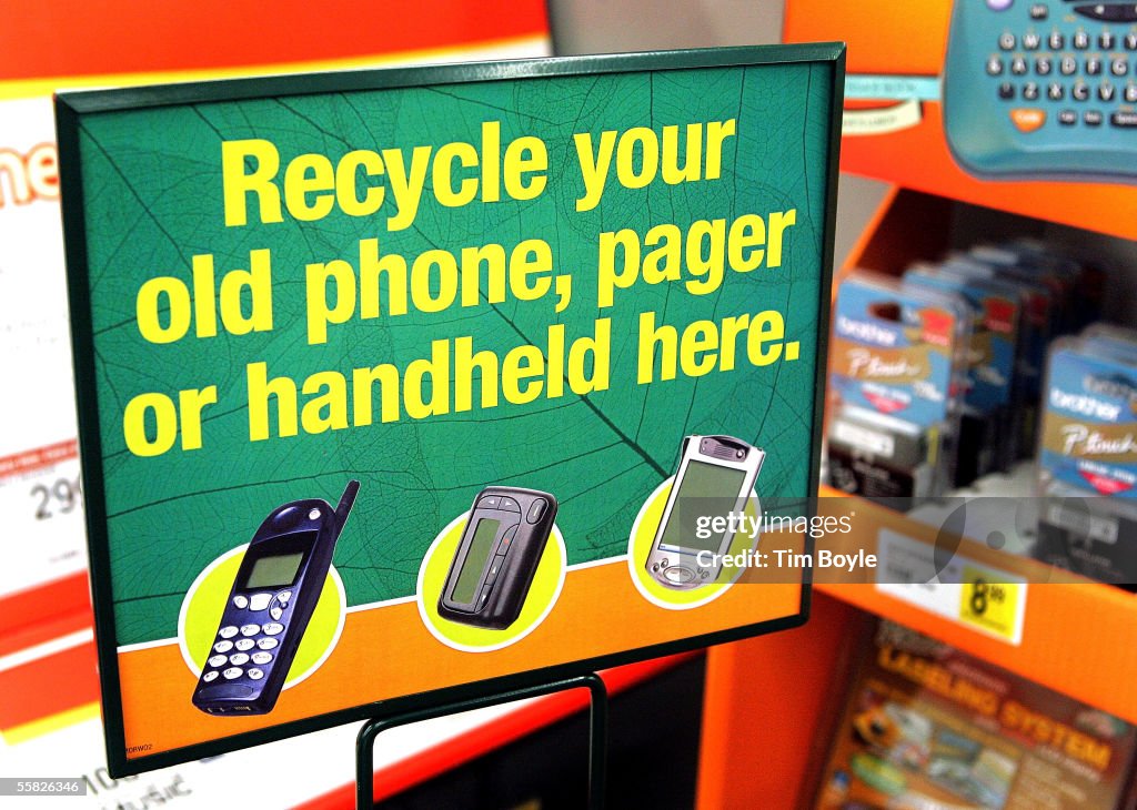 Staples Begins Recyling Electronics To Tackle "E-Waste"