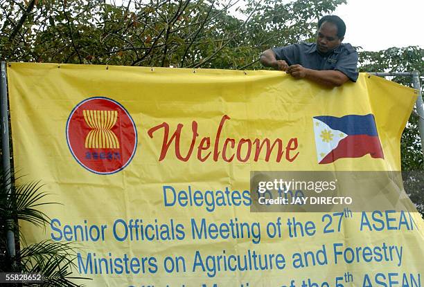 Worker puts up a sign welcoming the Association of South East Asian Nations delegates to Manila, 30 September 2005. Agriculture ministers from the...