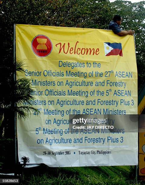 Worker puts up a sign welcoming the Association of South East Asian Nations delegates to Manila, 30 September 2005. Agriculture ministers from the...