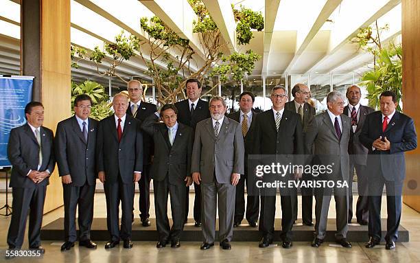 El presidente de la Comision de Representantes Permanentes del Mercosur, Eduardo Duhalde; el presidente de Paraguay Nicanor Duarte Frutos; de Chile,...