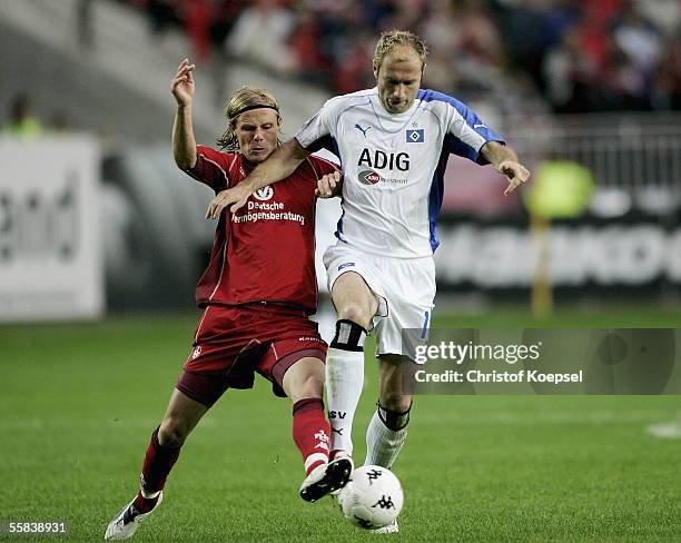 Marco Engelhardt of Kaiserslautern challenge Sergej Barbarez of Hamburg during the Bundesliga match between 1. FC Kaiserslautern and Hamburger SV at...