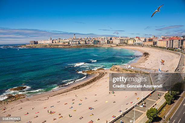 riazor beach  in a coruã±a - la coruña stockfoto's en -beelden